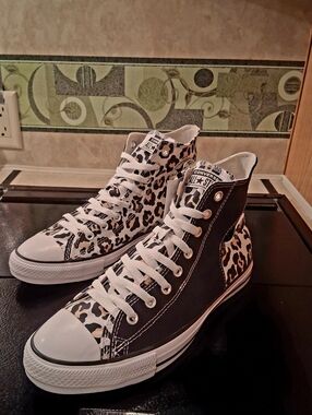 NWT Converse Chuck Taylor All Star Leopard Print High Tops - Size M 10.5 / W 12.